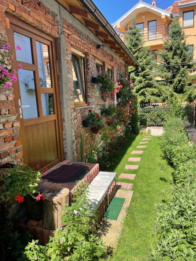 Flower House In The City Center! Pristina Eksteriør bilde